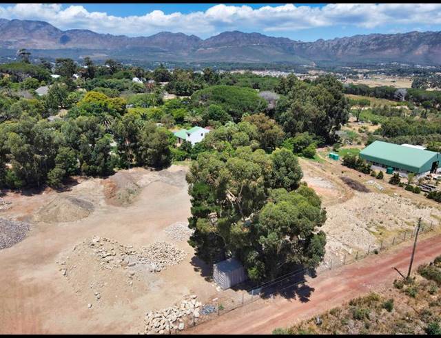 LAND FOR SALE IN SIR LOWRY'S PASS